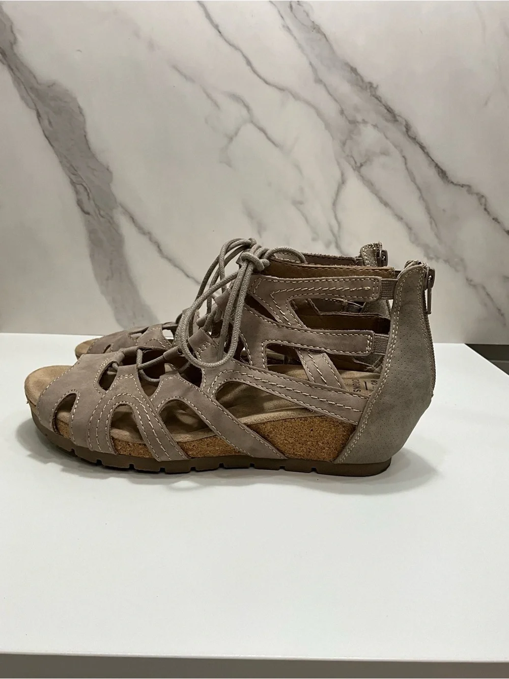 EARTH ORIGINS Kendra Taupe Lace Up Cutout Cork Wedge Sandals 9.5W